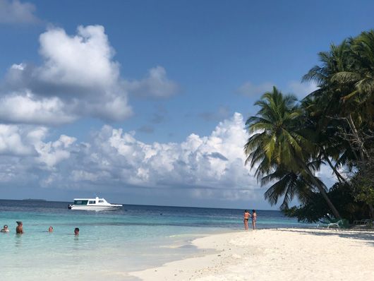 Блакитний колір мрії: що чекає на мандрівника на Мальдівських островах