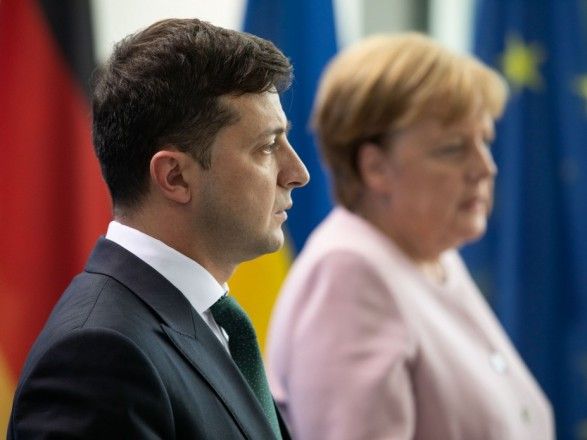 Зеленський зідзвонився з Меркель перед засіданням ТКГ щодо Донбасу
