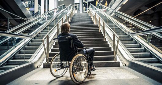 Норми безбар’єрності: чи можна подолати перешкоди на інвалідному візку у Харкові