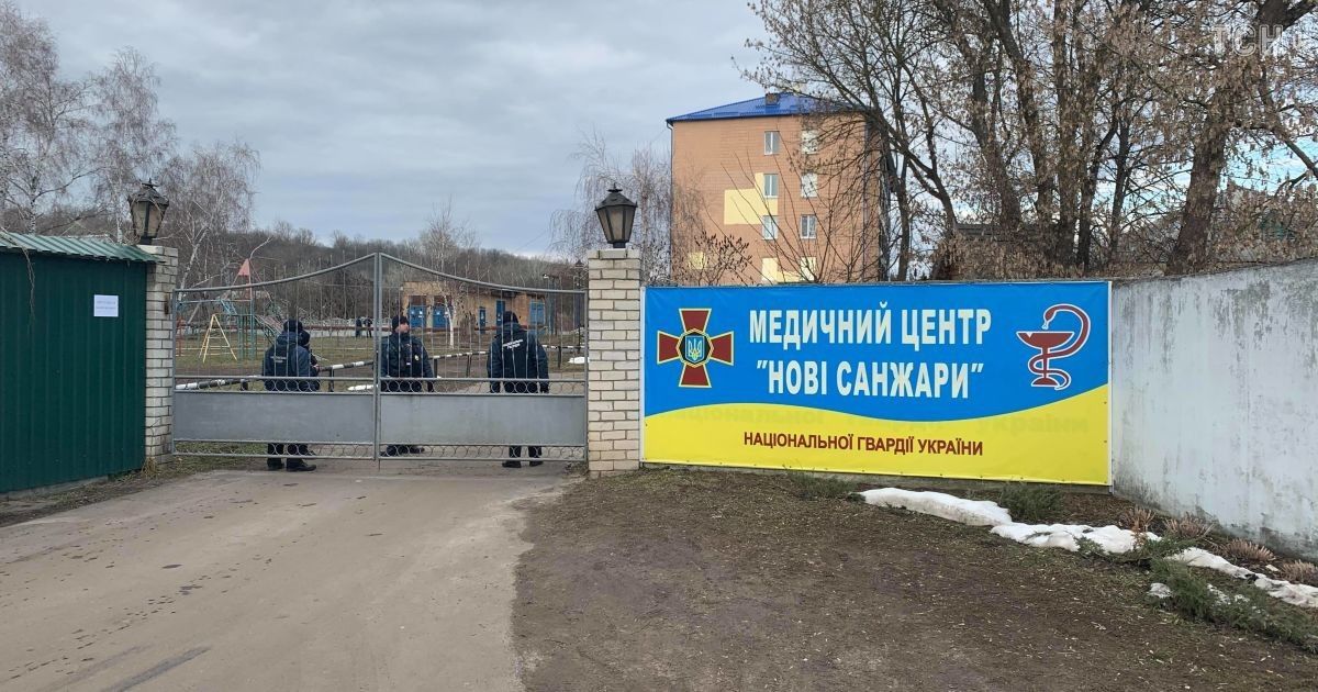 У Нових Санжарах не пускають дітей до школи після евакуації українців з Уханю