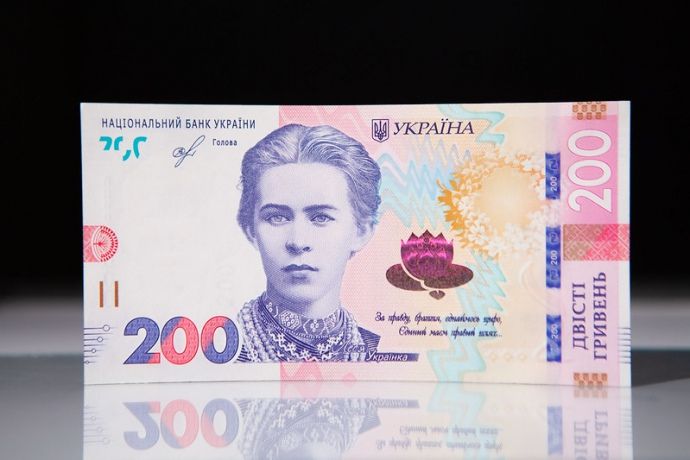 В Україні введені в обіг оновлені 200 гривень