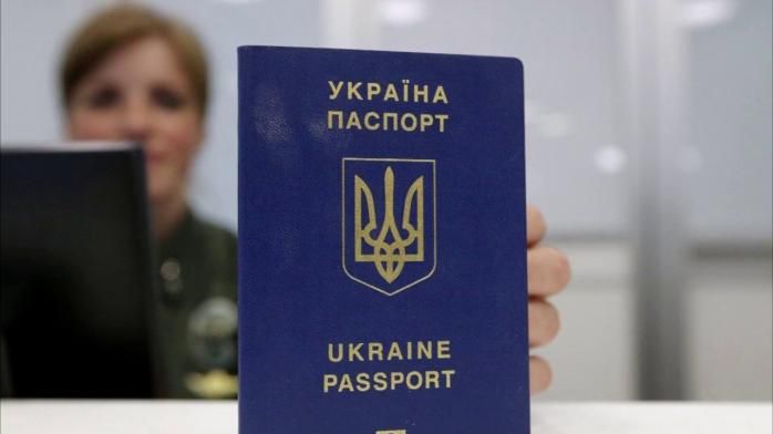 До Росії можна поїхати лише за закордонними паспортами