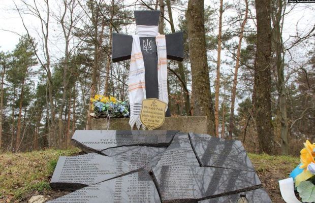 Польща не відновила зруйнований пам’ятник воїнам УПА на горі Монастир