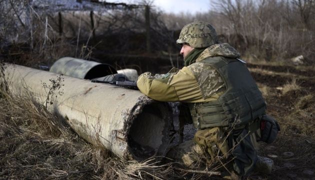 Обстріли на Донбасі: 2 військових поранені, 3 отримали бойове ураження