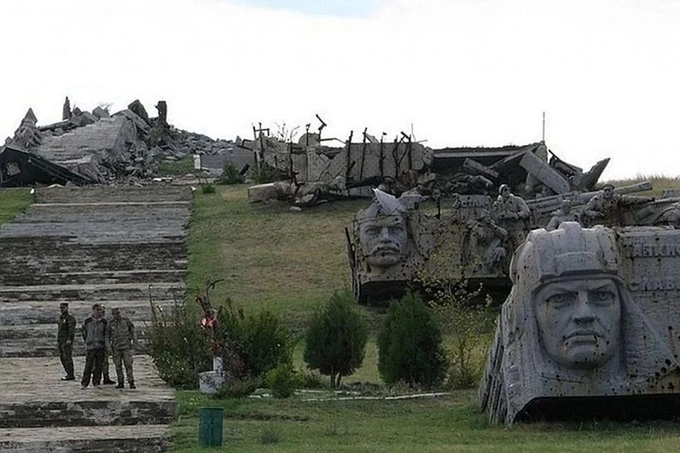 Савур-могилу хочуть накрити скляними саркофагами в «ДНР»