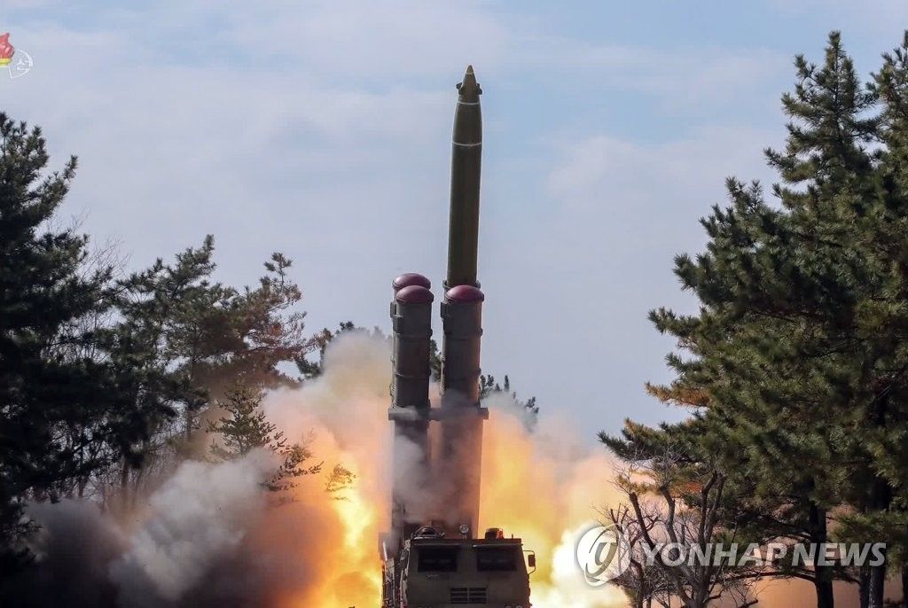 У КНДР запустили ракети у бік Японії