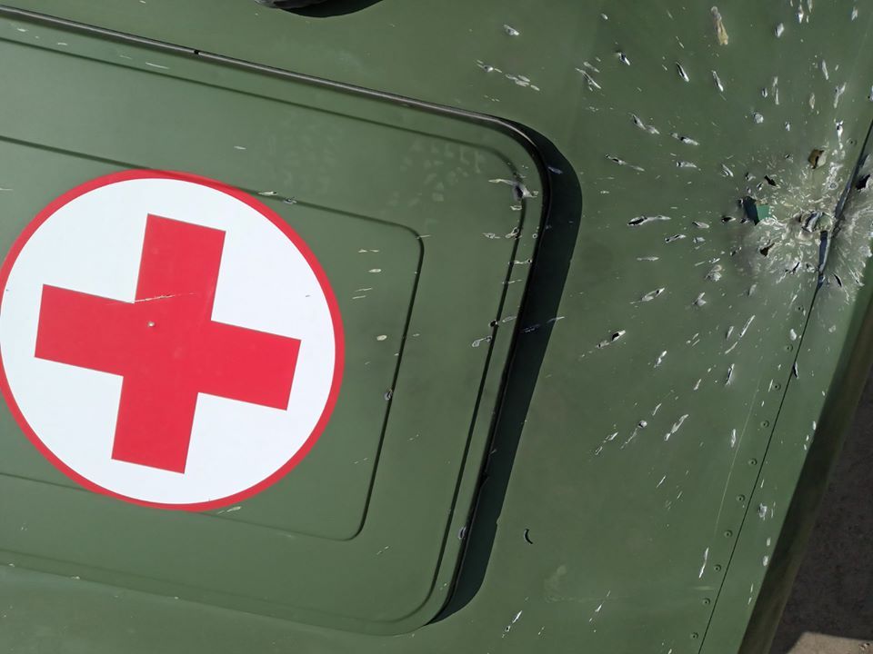 Під Талаківкою бойовики атакували машину військових медиків - фото