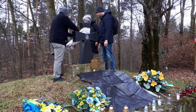 У Польщі руйнують українські пам’ятники за гібридним сценарієм