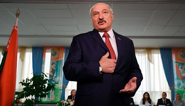 «Жодних чартерів»: Лукашенко не забиратиме білорусів з-за кордону, відео