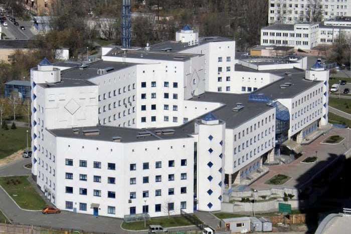 Коронавірус: у лікарнях Києва готуються приймати VIP-пацієнтів