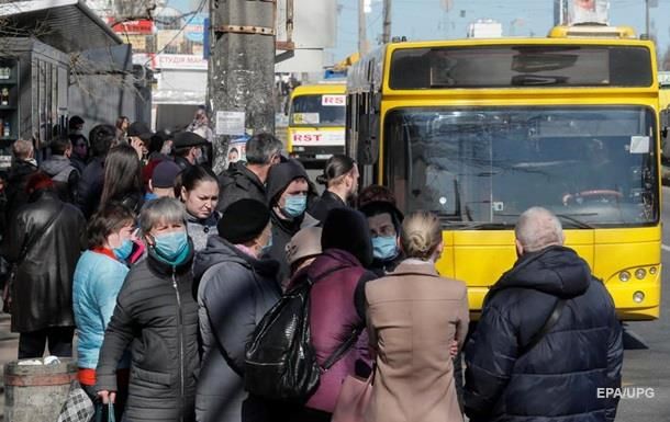 Уряд Шмигаля дозволив перевозити у транспорті більше десяти пасажирів