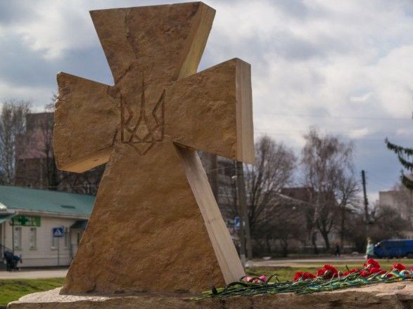 У Конотопі пошкодили пам'ятник загиблим за волю України