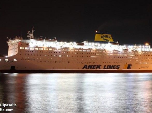 Коранавірус на круїзному лайнері у Греції: серед екіпажу є українці