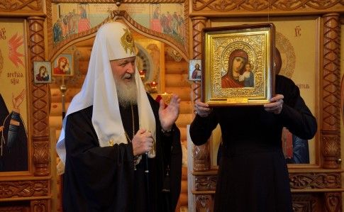 Патріарх Кирило на «Мерседесі» возив по Москві «антикоронавірусну» ікону