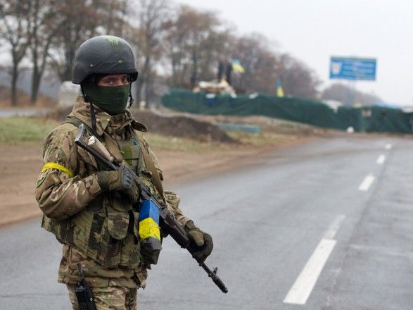 Обстріли на Донбасі: один військовий загинув, двоє поранені