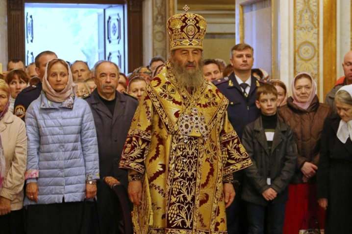 Щоб не помітили відсутності предстоятеля: у Лаврі із Великоднем вітали минулорічними зверненнями