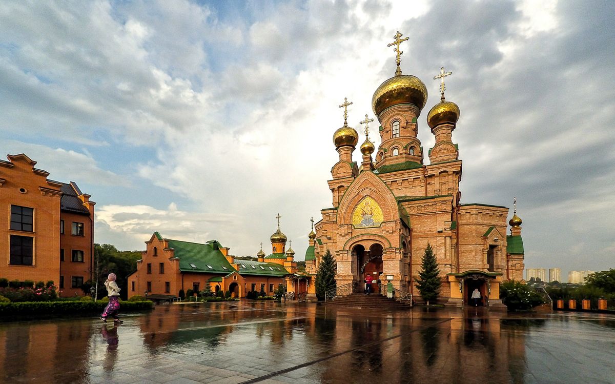 Голосіївський монастир у Києві закрили: 12 хворих на коронавірус ченців