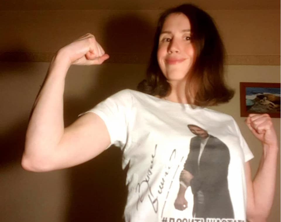 Тетяна Чорновол під домашнім арештом не носить електронний браслет, але носить футболку із автографом Кличка.