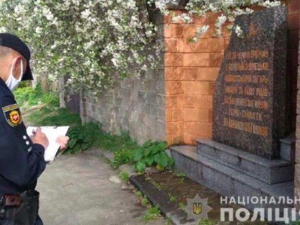 Вандали пошкодили пам’ятник танкістам у Рівному