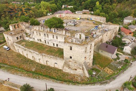 Подільський «Пентагон»: буремна 410-річна історія замку у Чорткові
