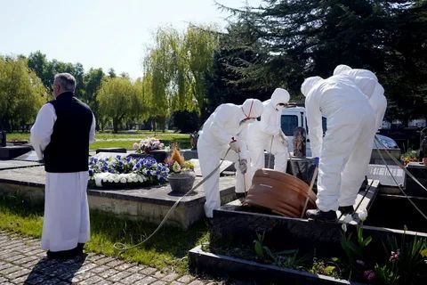 Померлі від коронавірусу: Київ відшкодувуватиме витрати на поховання