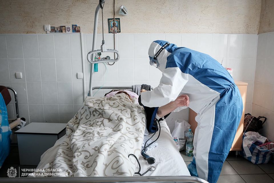 Коронавірус на Буковині: майже 2 тисячі хворих, у Чернівцях закінчуються ліжко-місця