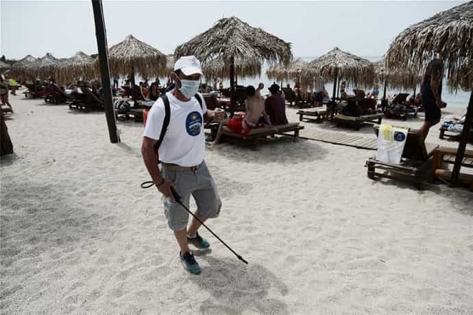 Відкриття пляжів у Греції: тисячі людей і кількагодинні затори до узбережжя