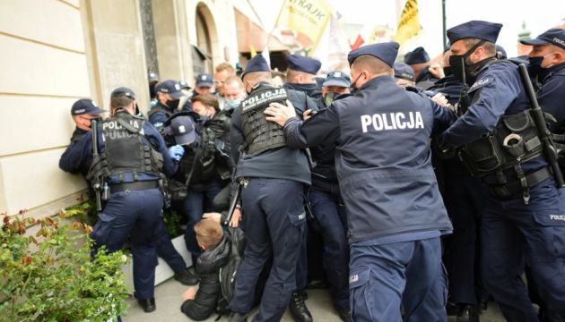 У Варшаві страйкували підприємці: 400 затриманих