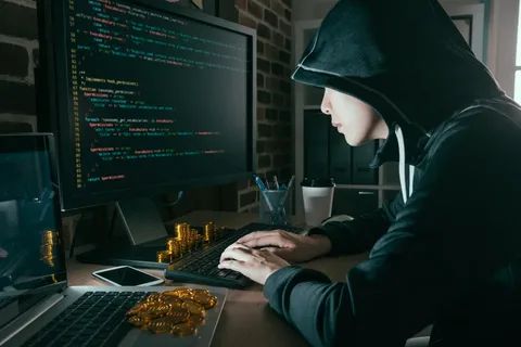 В Івано-Франківську затримано хакера: продавав 773 млн вкрадених даних