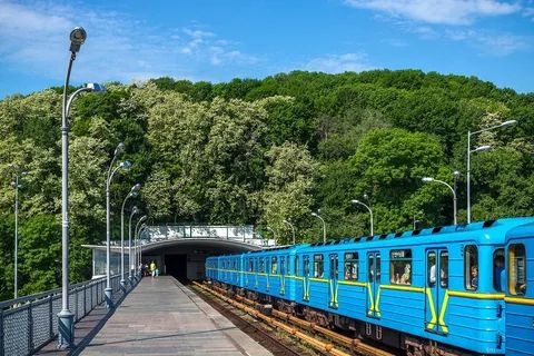 В Києві обмежать вхід на деякі станції метро