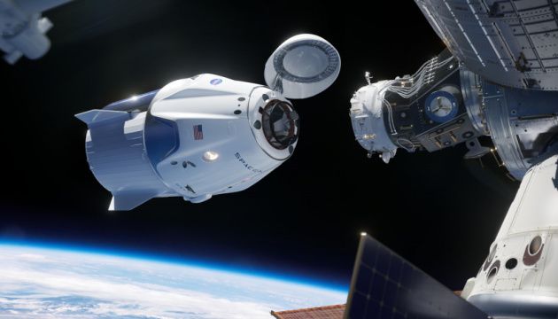 Батут працює: Crew Dragon зістикувався з МКС