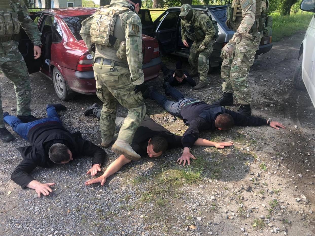 У Павлограді затримали сімох «перевертнів» з поліції, фото