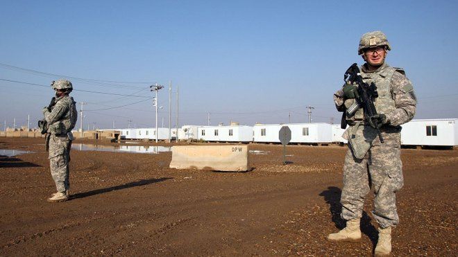 Військовий літак США з 26 пасажирами врізався об бетонну стіну в Іраку
