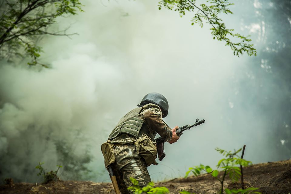 Російські окупанти на Донбасі знищують відеокамери спостереження СММ ОБСЄ
