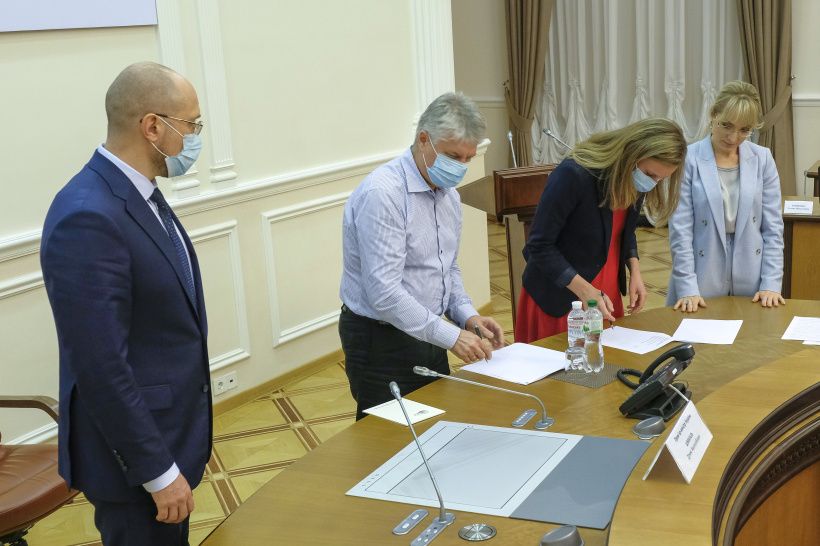 Шмигаль підписав меморандум із виробниками «зеленої» генерації