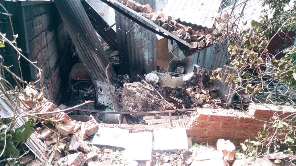 У Широкиному ворожа міна зруйнувала житловий будинок, фото
