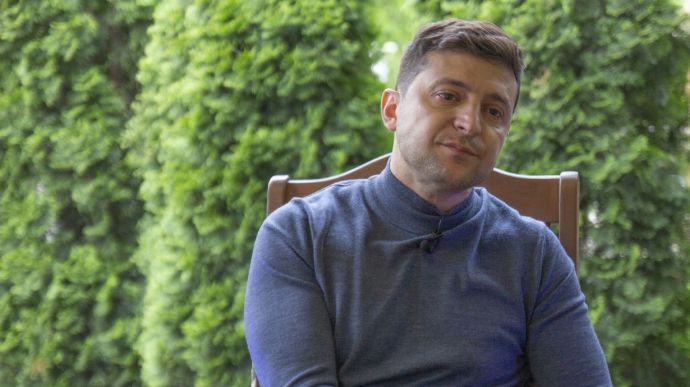 Дозиметр та насіння коріандру: подарунки Зеленському за рік президентства