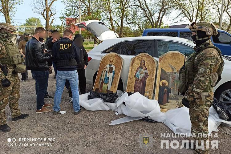 Викрадення святих: 450 викрадених по всій Україні ікон чекають повернення у храми