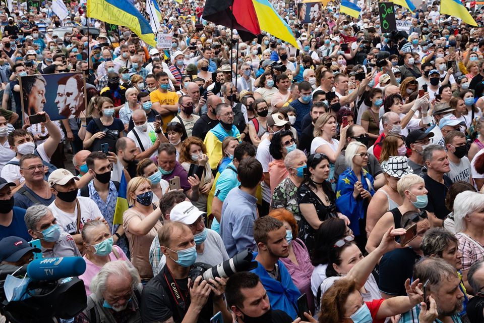 Прихильники Порошенка протестували на Банковій через репресії, фото