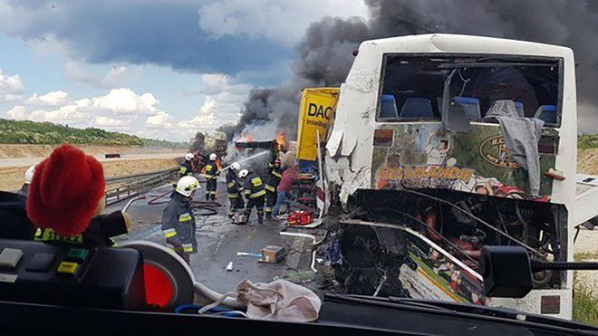 Масштабна аварія автобуса в Польщі: 36 постраждалих українців, фото, відео