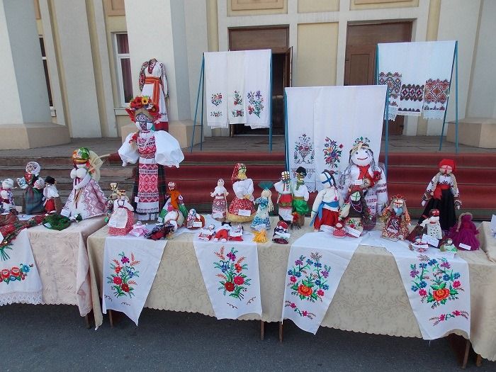 На Житомирщині експонують понад сотню ляльок-мотанок під відкритим небом