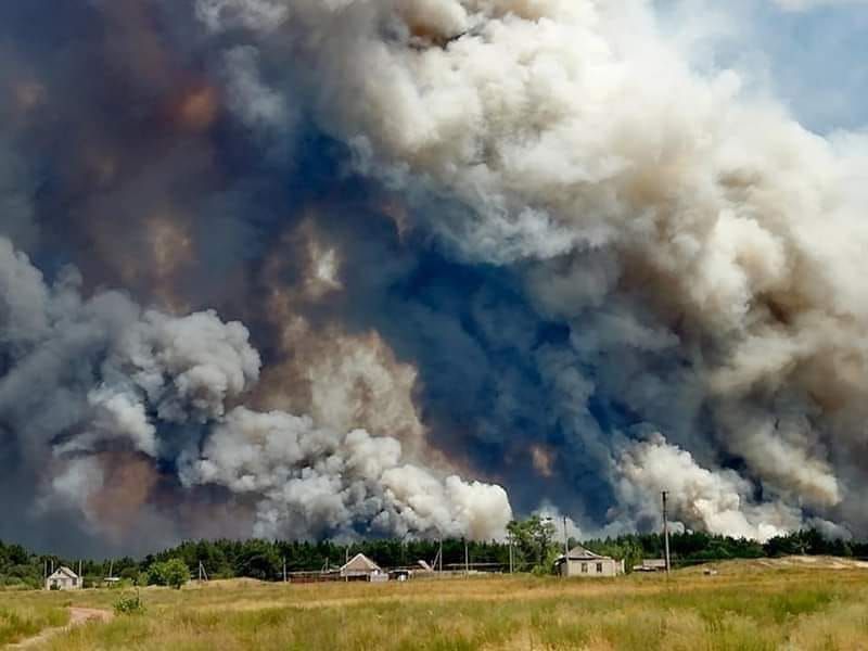 У Новоайдарському районі Луганщини вирують пожежі: є загиблі, залучено армію, фото