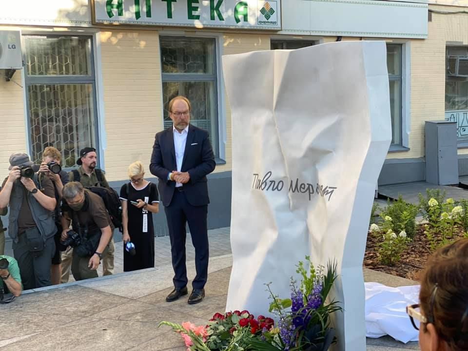 Меморіал Павла Шеремета відкрили на місці загибелі журналіста в Києві