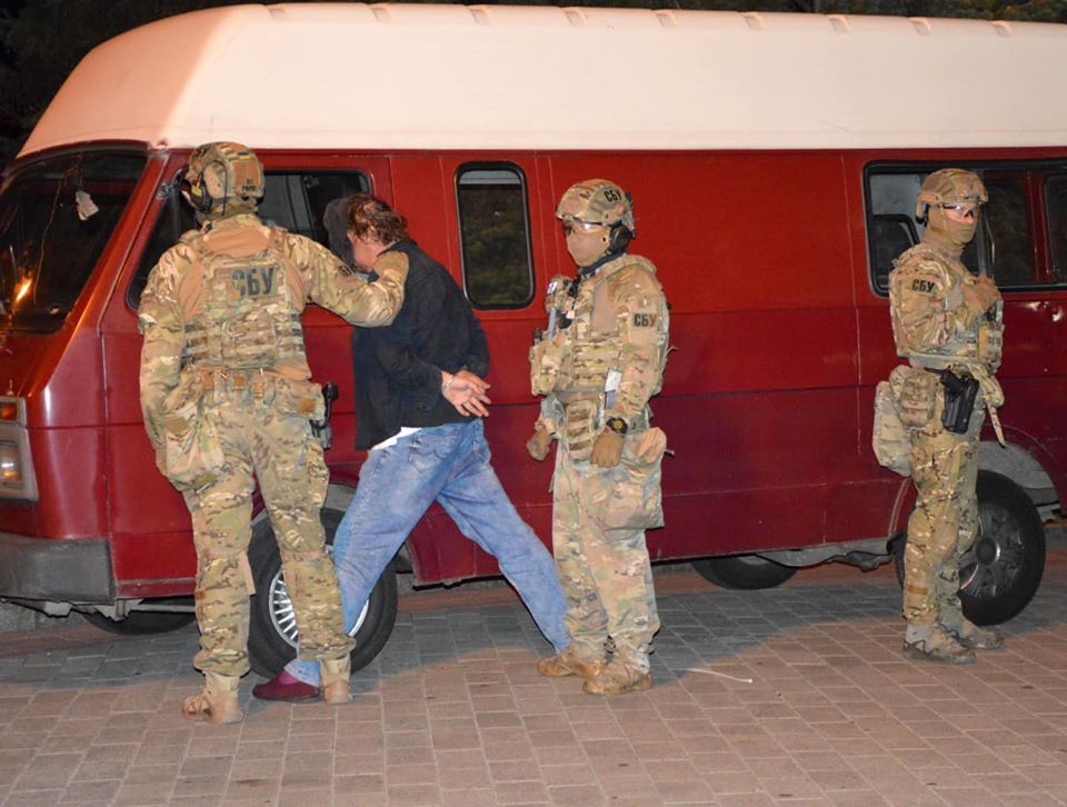 Терорист Кривош відпустив заручників і здався у Луцьку, відео