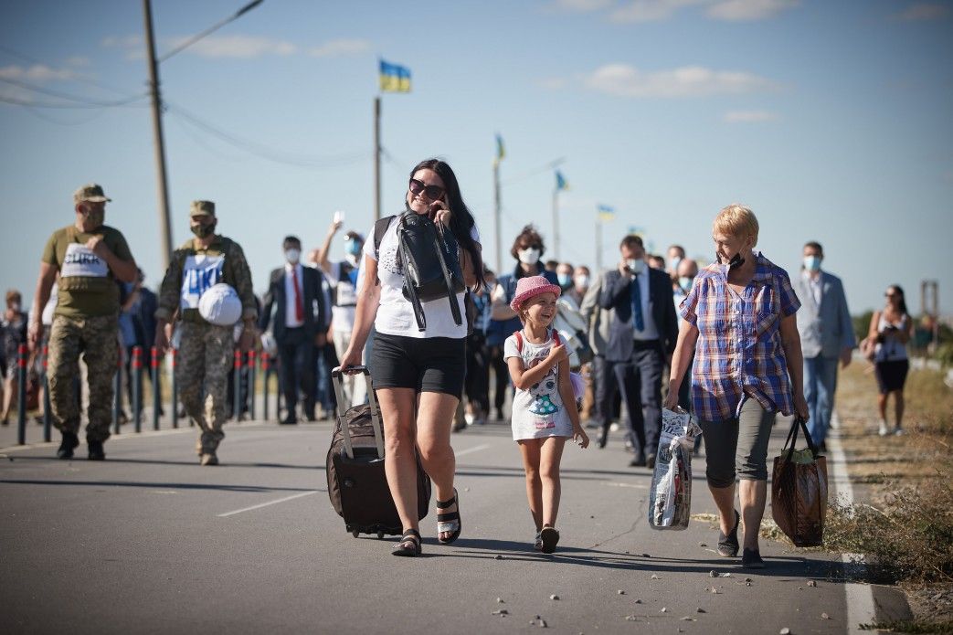Карантин: в Україні скасовано обсервацію для прибулих з Криму і ОРДЛО