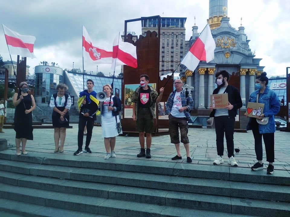 У Києві відбулася акція на підтримку демократичних виборів в Білорусі