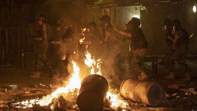 Вибух у Бейруті: 16 людей арештовано, спалахнули антиурядові протести