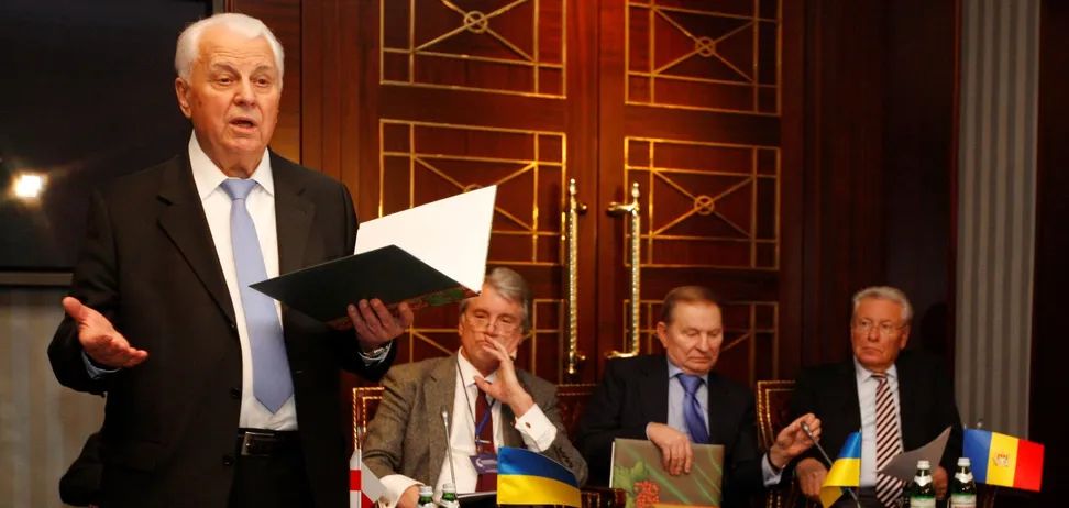 Кравчук планує ввести у ТКГ людину з Донбасу