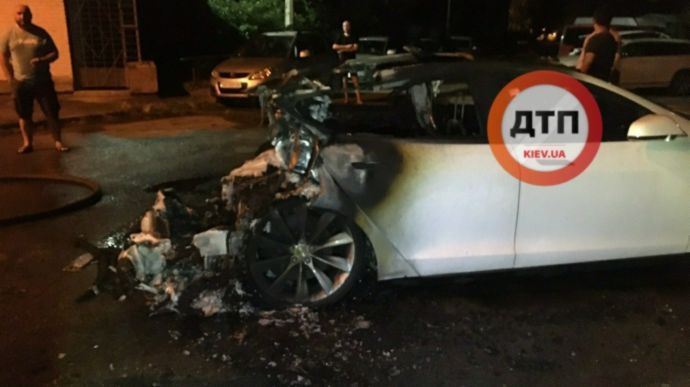 Ексголові ОП Андрію Богдану спалили авто «Tesla»