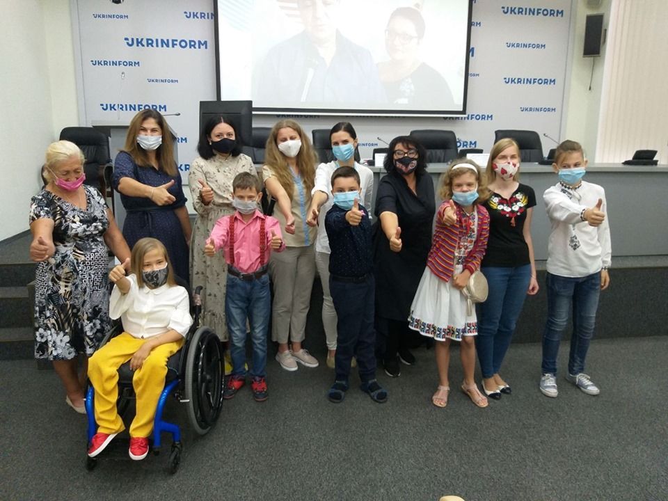 В Україні діти з інвалідністю стали ведучими пізнавальних телепрограм із перекладом на жестову мову